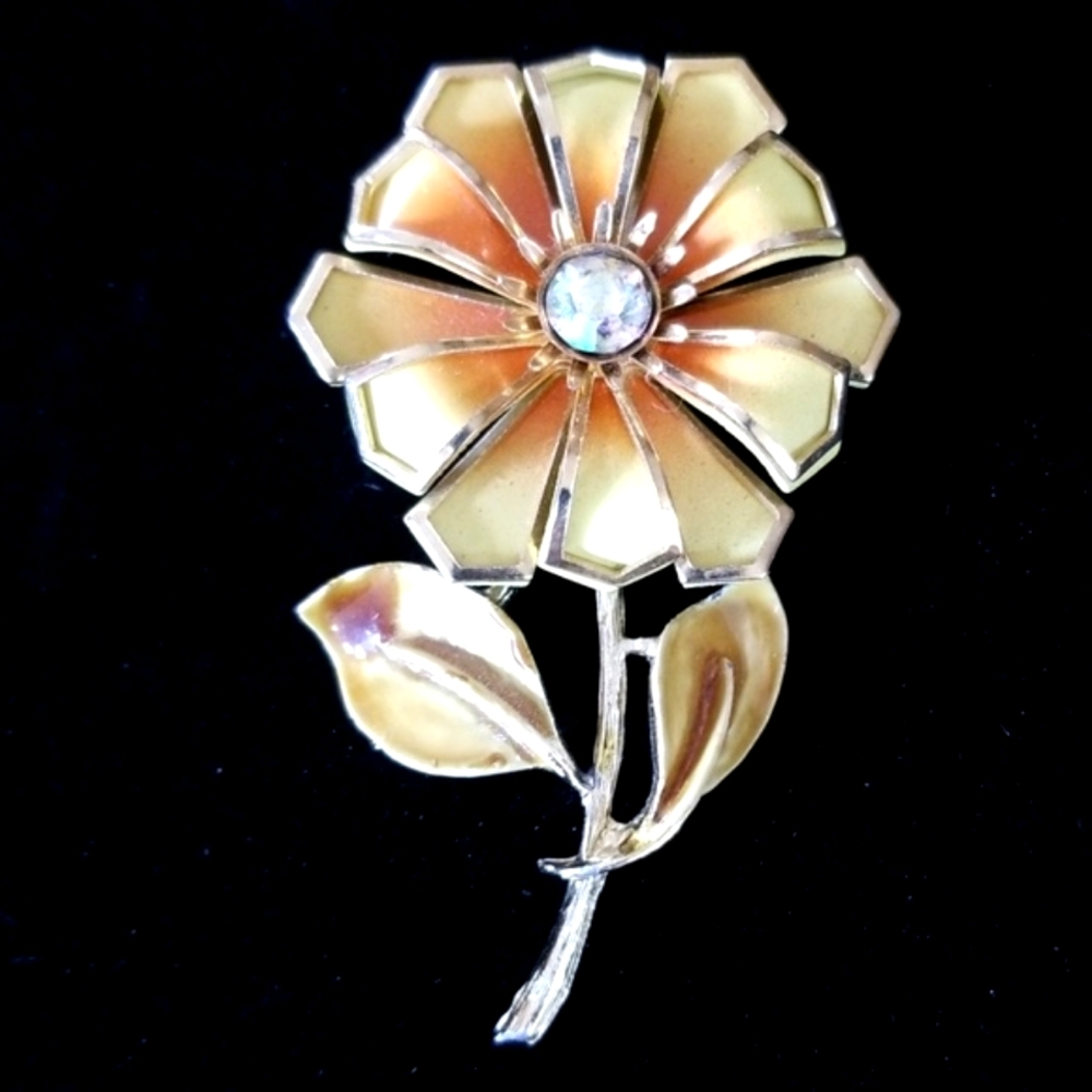 Vintage Mid Century Enamel Flower Brooch Pin - Picture 5 of 11